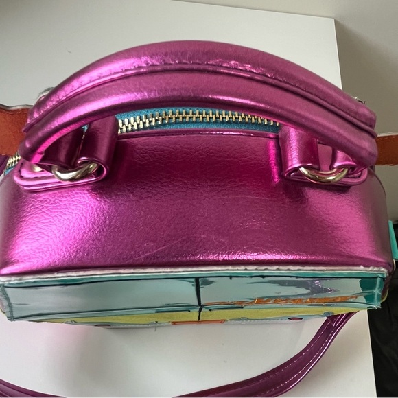 Irregular Choice Scooby Doo Mystery Machine Crossbody Bag W/LIGHT UP HEADLIGHTS - Picture 6 of 13